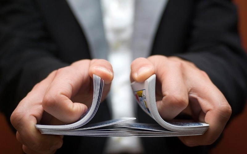 Hướng dẫn kỹ thuật xào bài (Shuffling) chuyên nghiệp và đẹp mắt