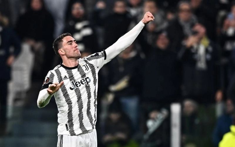 Dusan Vlahovic gánh vác trọng trách ghi bàn cho Juventus